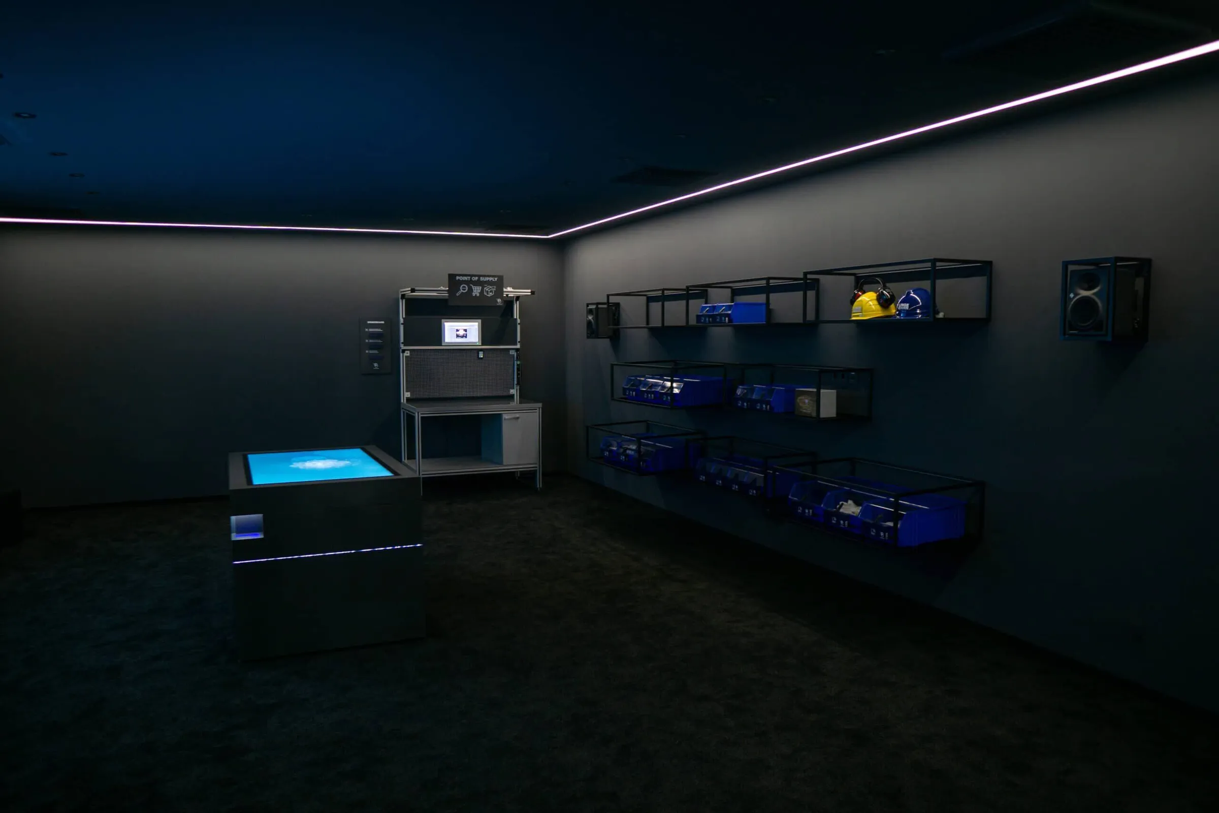 Products in the showroom are interactively connected to the multi-touch table via MQTT