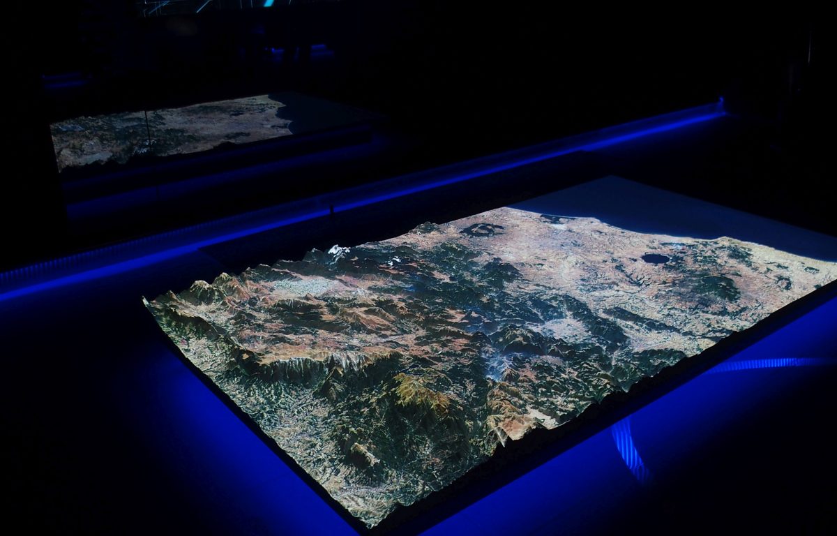 Interactive projection digital meets analogue │Garamantis